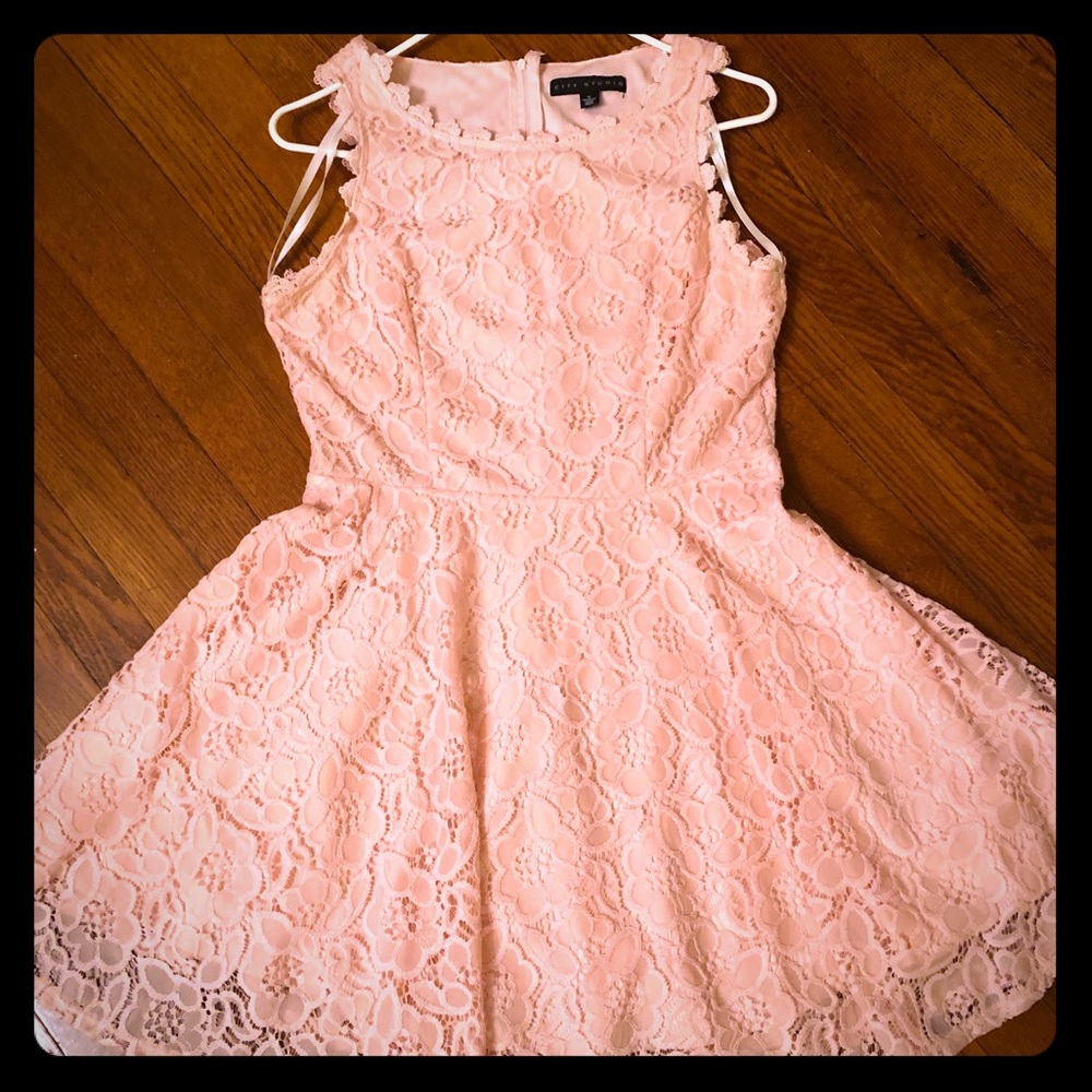 Sleeveless pink lined lace dress